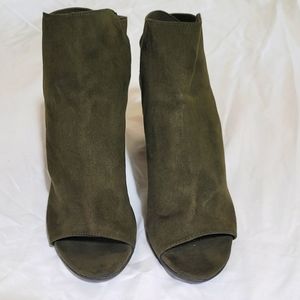 KENNETH COLE GREEN SUEDE FRIDA FLY SANDAL